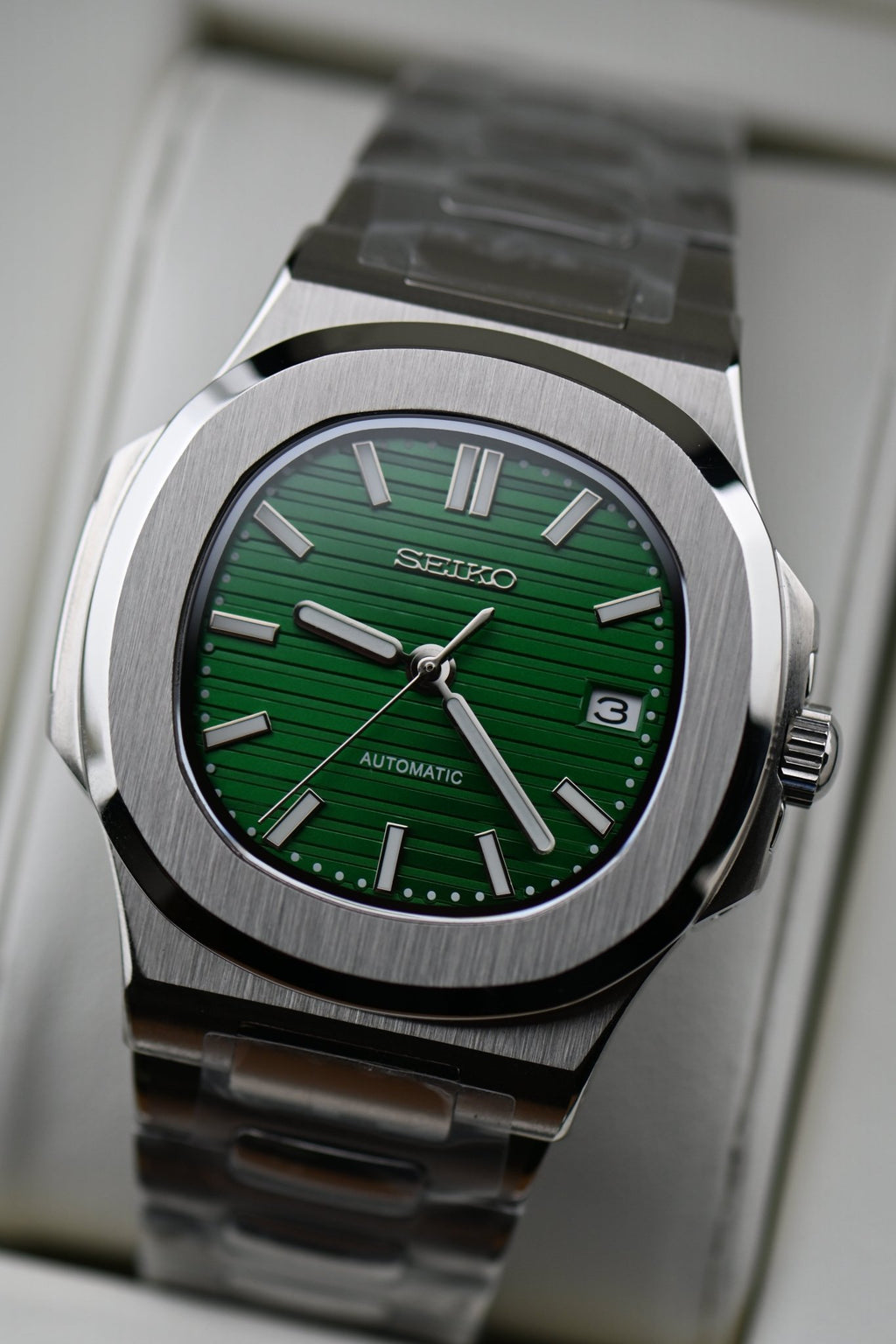 Seiko Nautilus Olive-Green - ZypherPremium